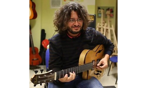 EMRE KARABULUT  (GİTAR)